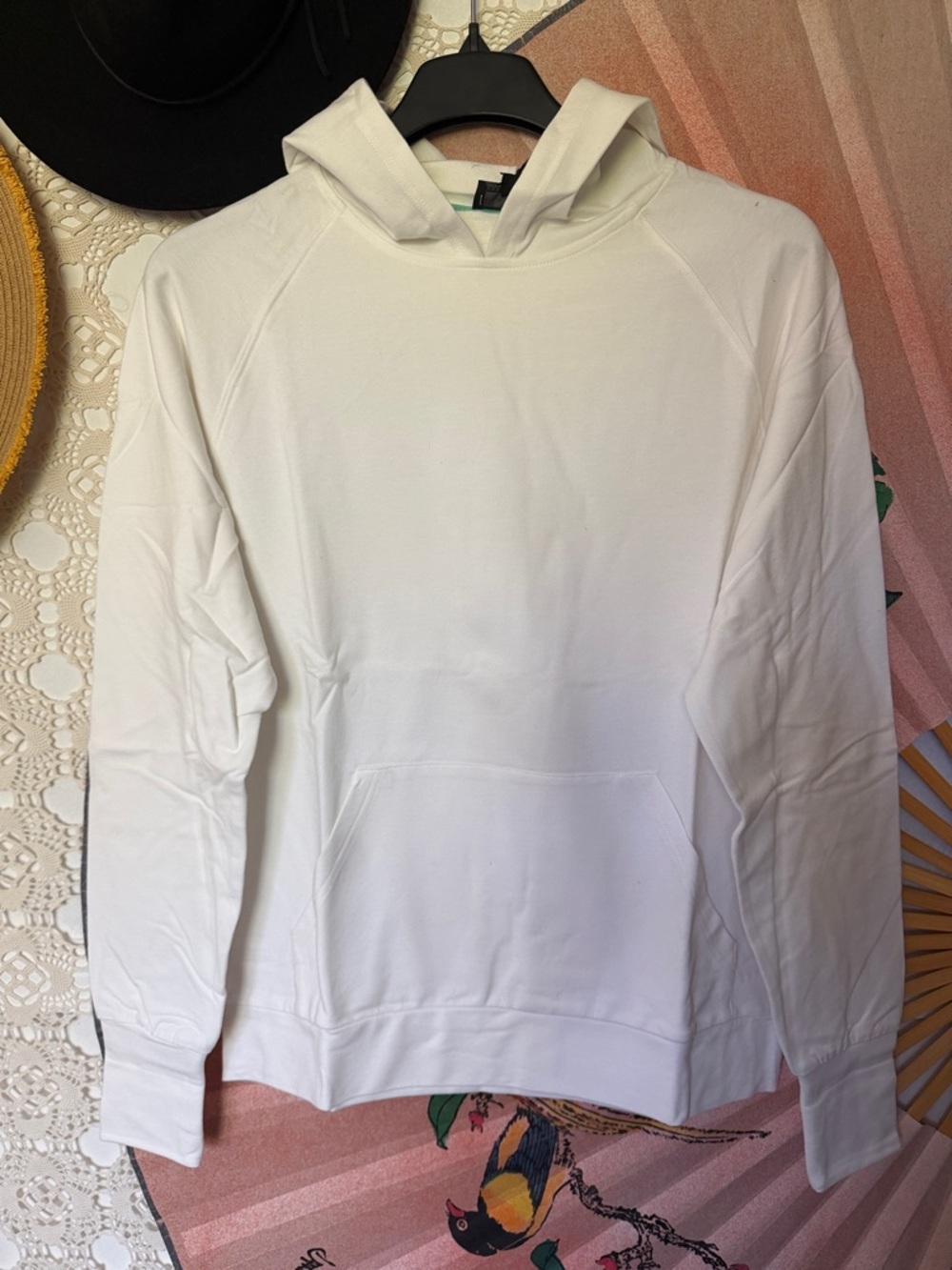 Cordova & Diamond White Sweatshirt Hoodie with front pocket NWT Sz. M Cotton Top